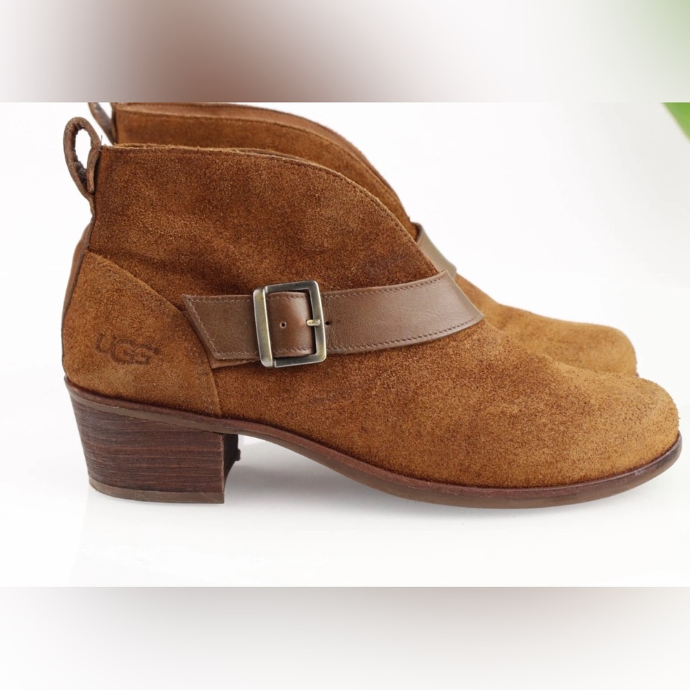 Ugg Australia Women`s Wright Belted Boots size 9
